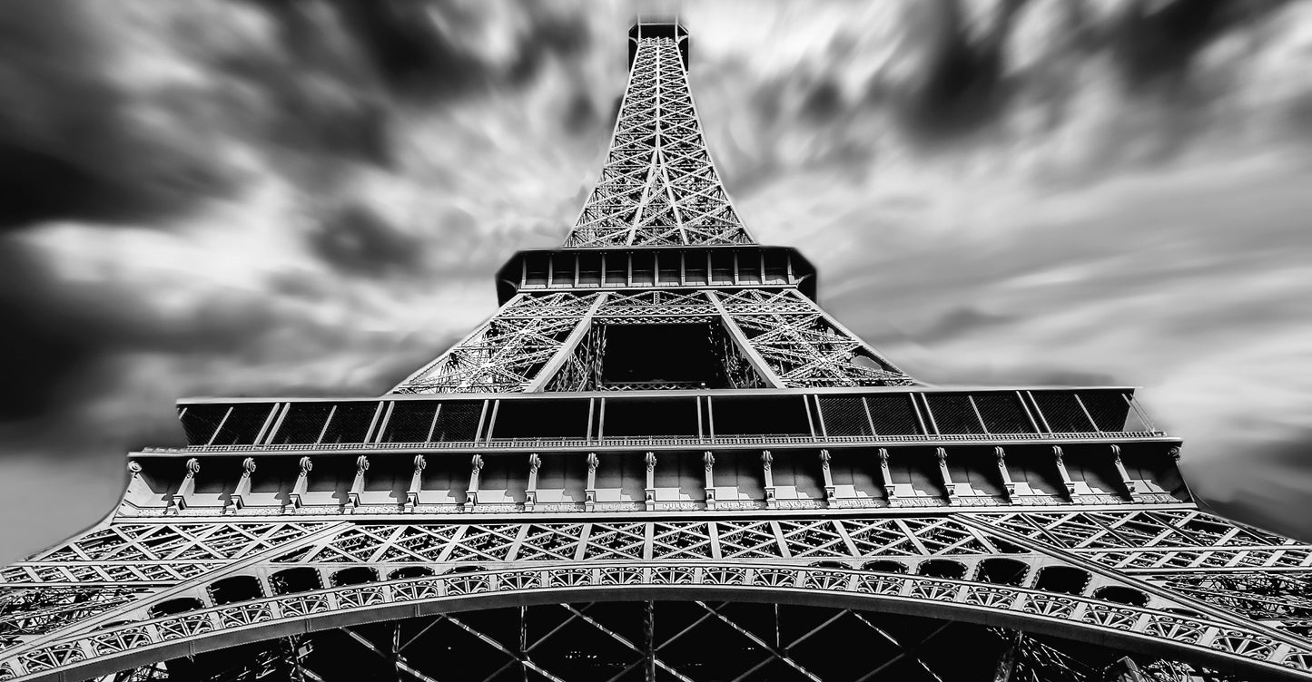 Cielo Nublado en la Torre Eiffel