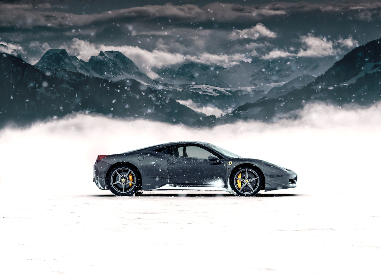 Ferrari en las Montañas