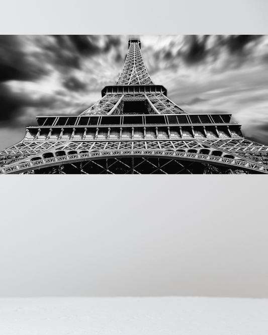 Cielo Nublado en la Torre Eiffel